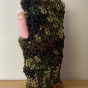 Camouflage Dark Green Multi Texting/Fingerless Gloves